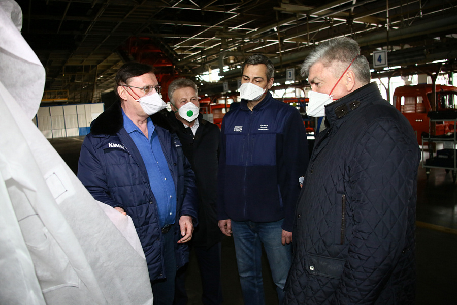 «КАМАЗ» безвозмездно передаст медикам Набережных Челнов противоэпидемические костюмы своего производства